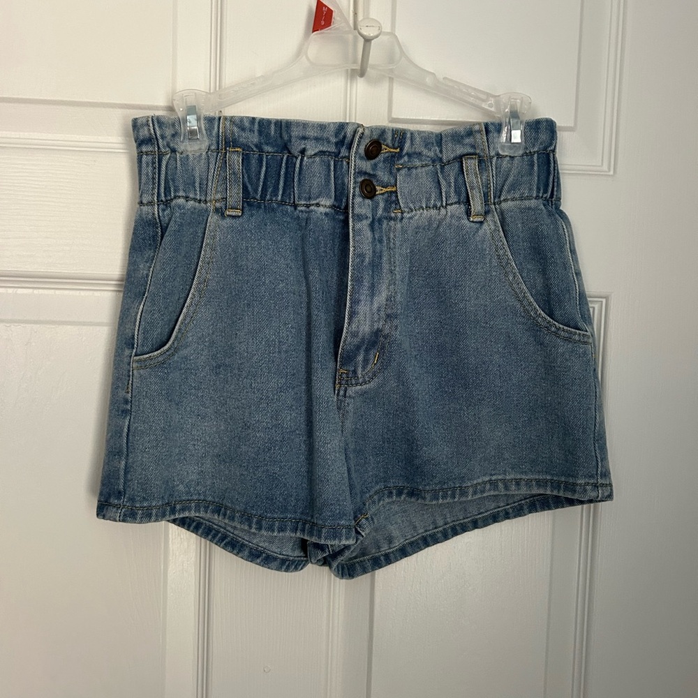 Women’s Elastic Jean Like Shorts Size Small
